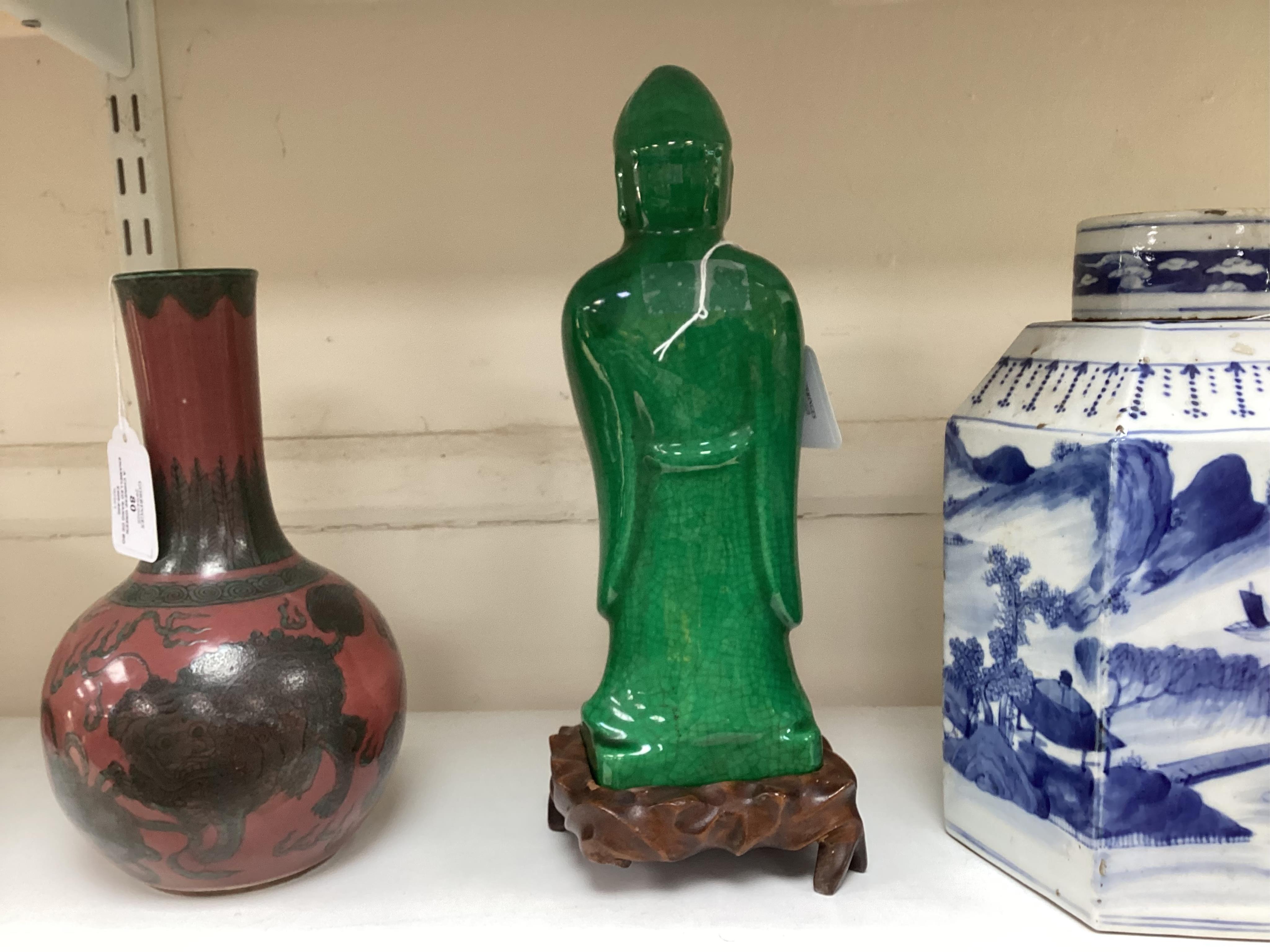 A Chinese green crackle-glazed figure of Shouxing, 18th/19th century